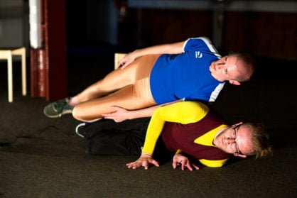 Friday Firsts Bend It - Eve Stainton & Michael Kitchin, The Uncollective - en Beige (c) Sara Teresa